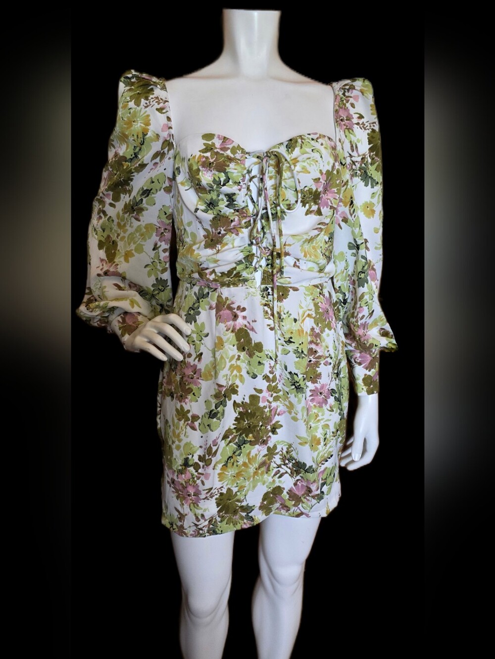 💛 84. Banjul Size Large Mini Dress